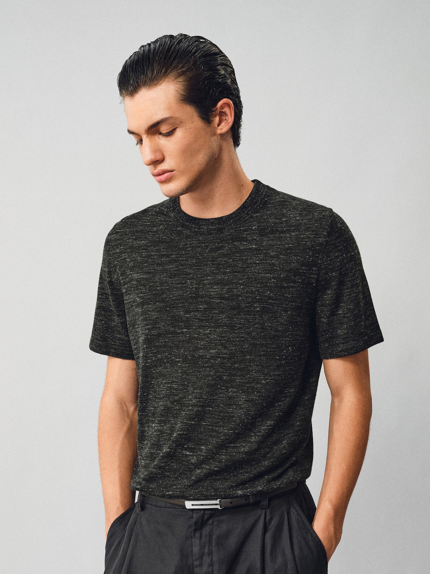 Tight-fitting T-shirt