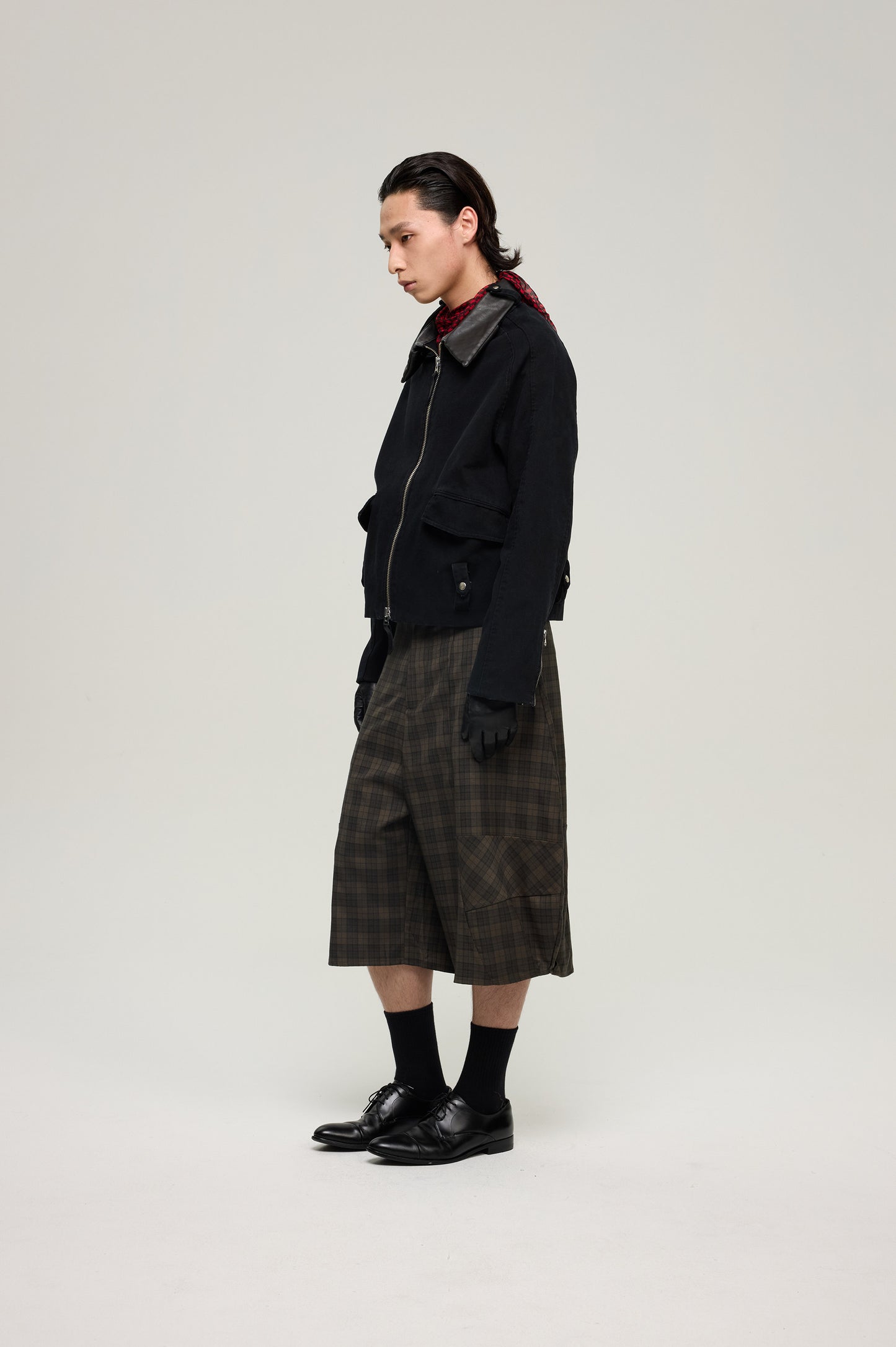 Jacket with a detachable leather collar