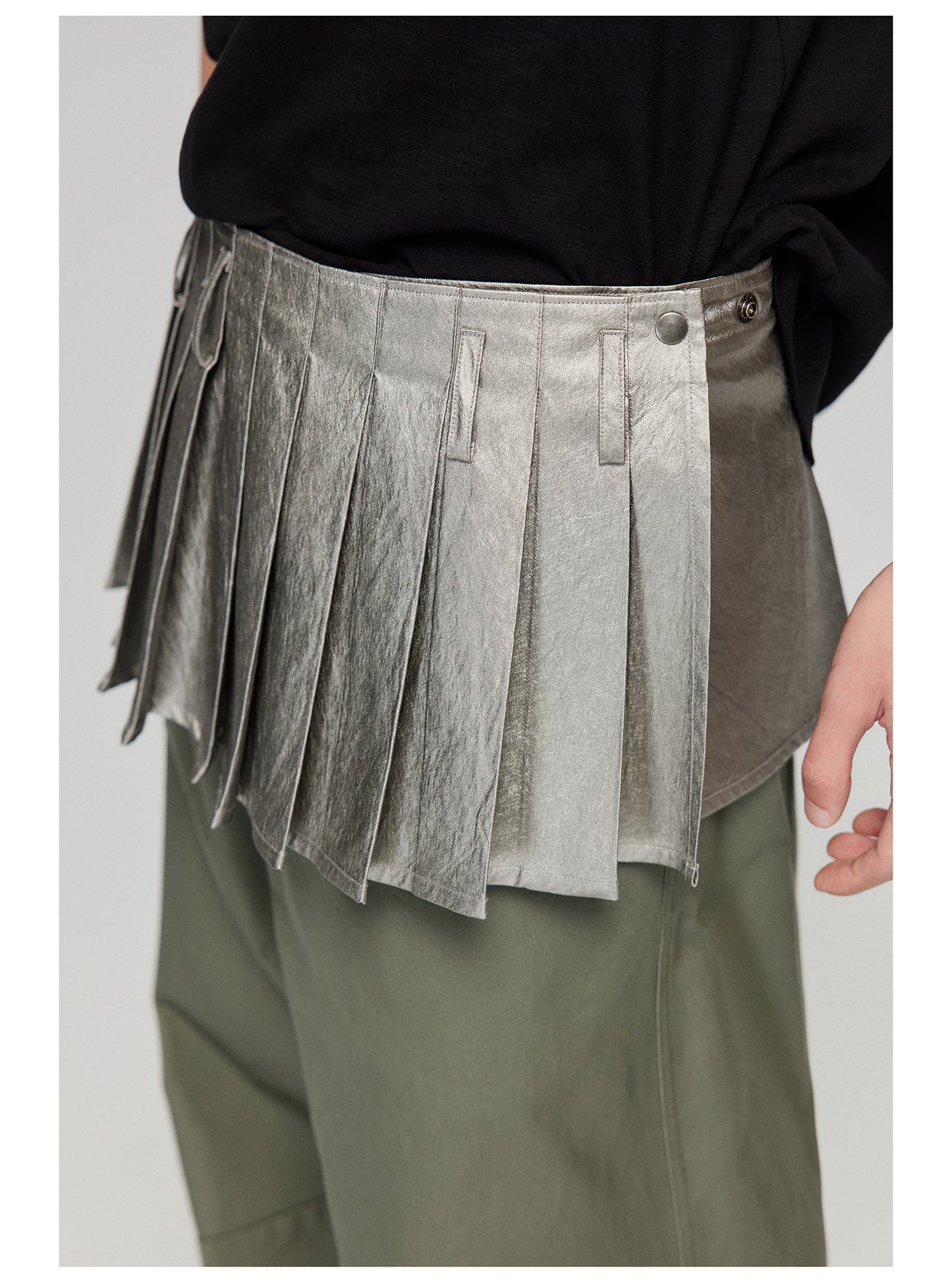 Short pleated adjustable mini skirt