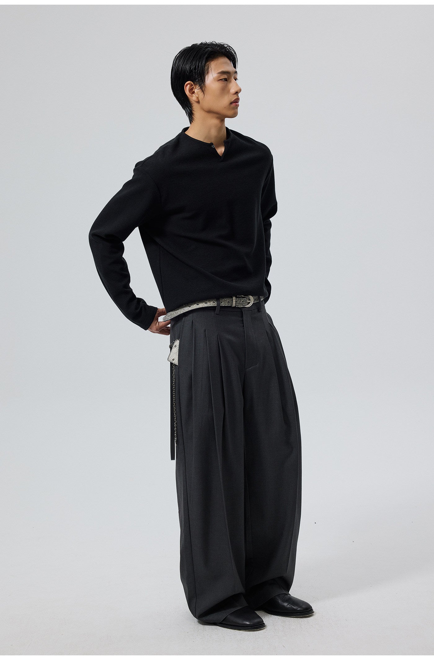 Single-button T-shirt