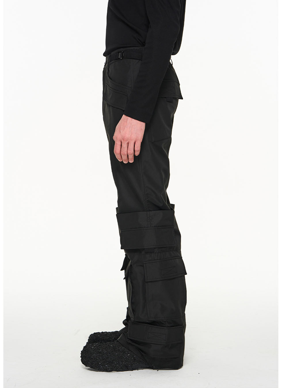 Boot-style layered pocket design pants