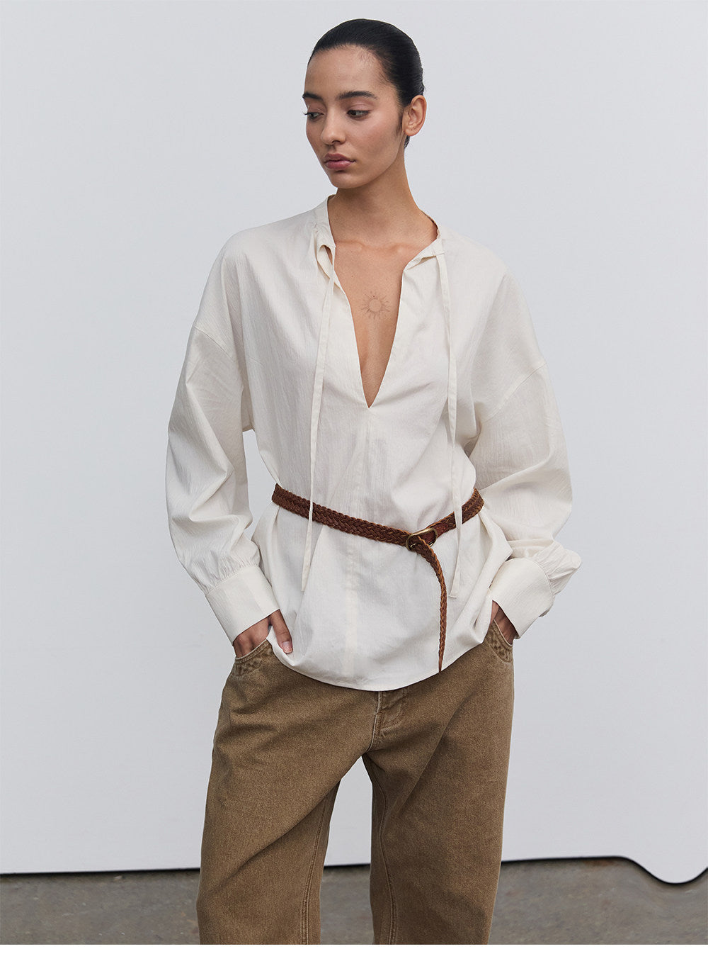 Half-open collar shirt with a ribbon