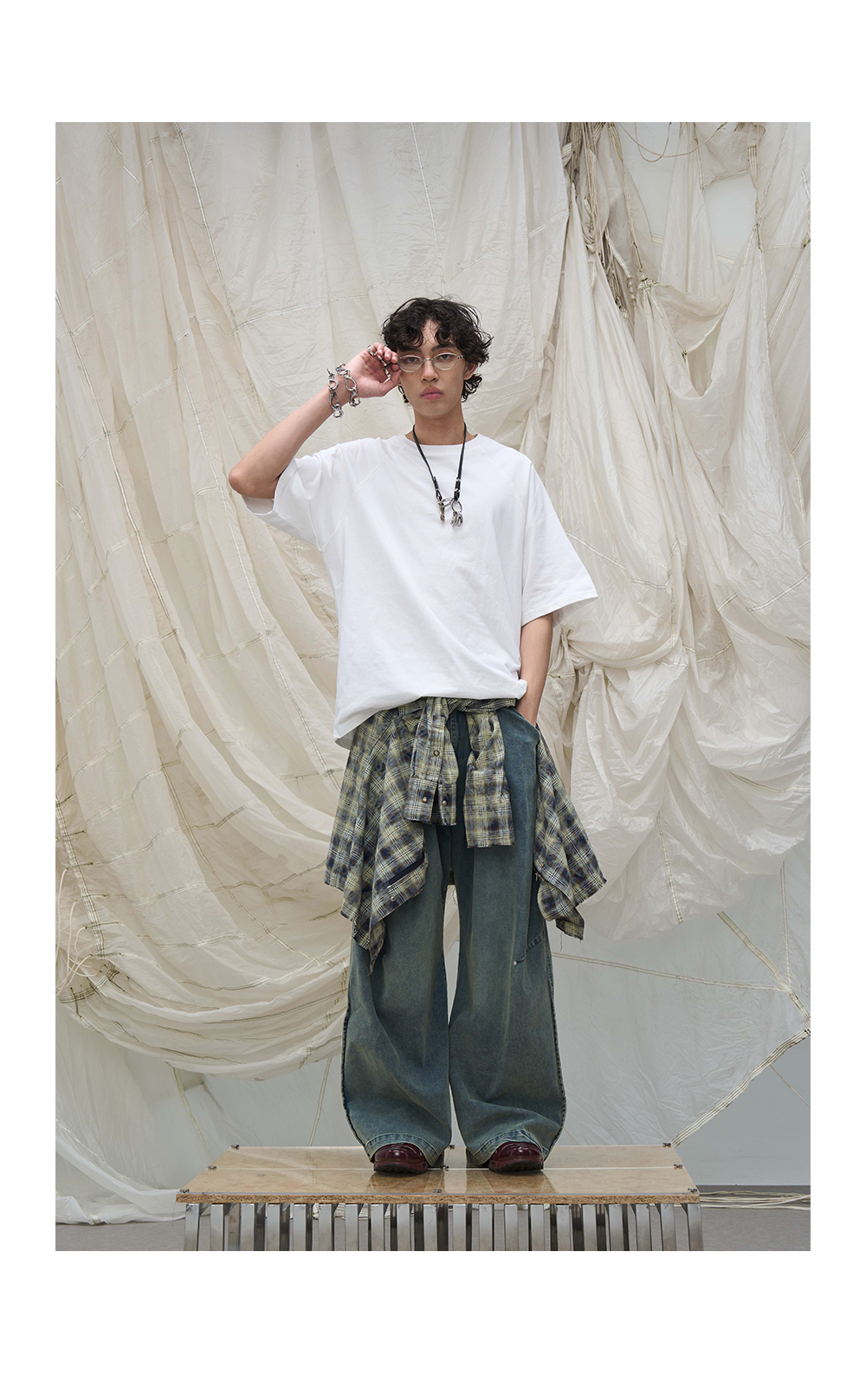 Leg Pleats Washed Jeans