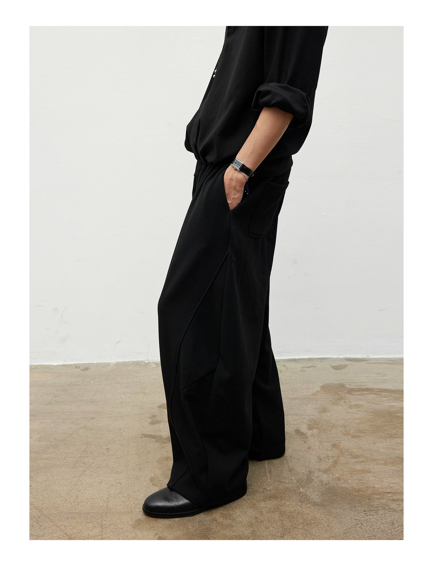 Curved Slit Sweatpants with Brushed Lining