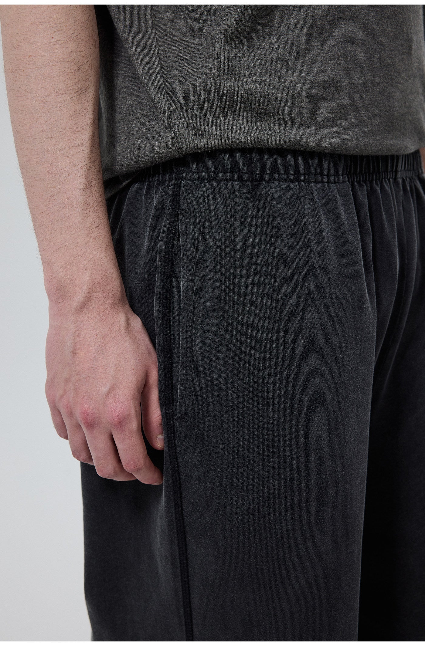 Matte-washed finish Stretch waistband Casual pants