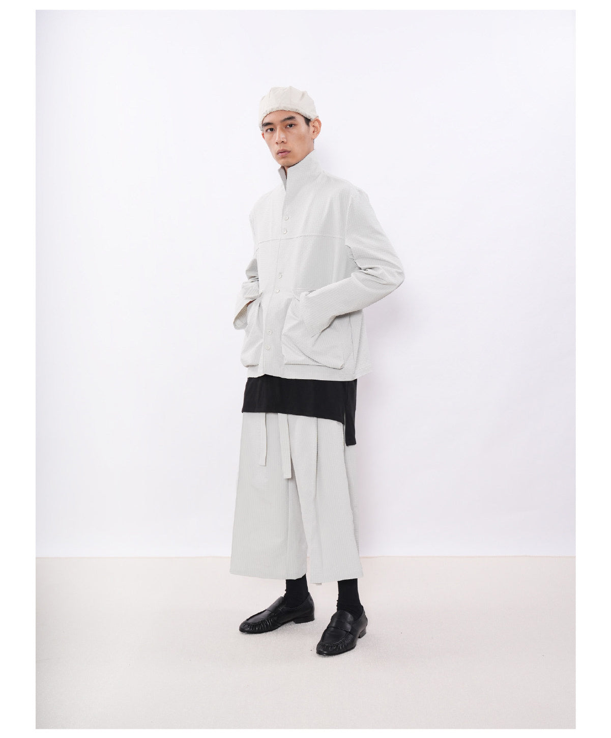 Casual 3/4-Length Pants with Pleated Waistband