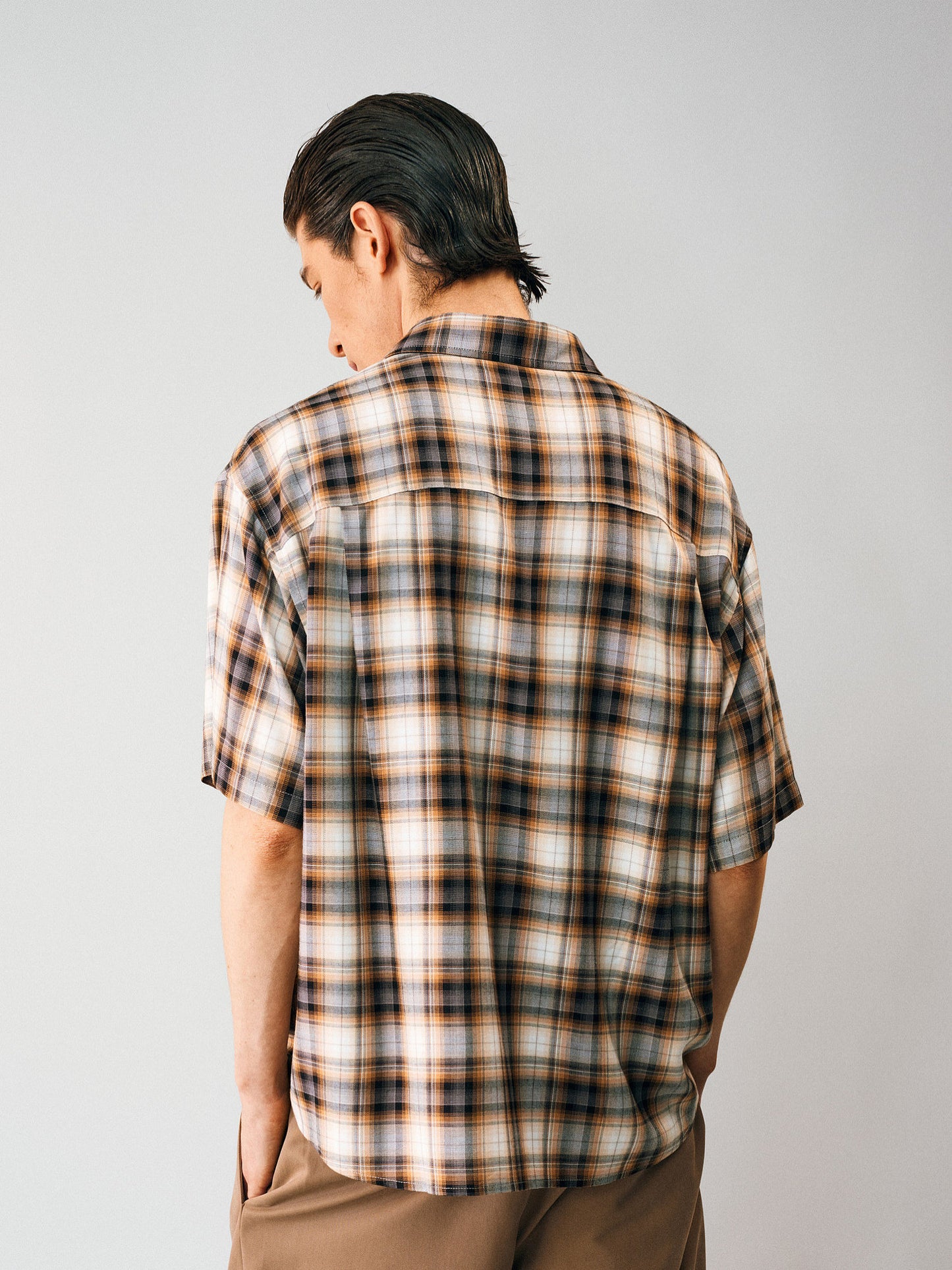 Gradient Check Double-Pocket Shirt