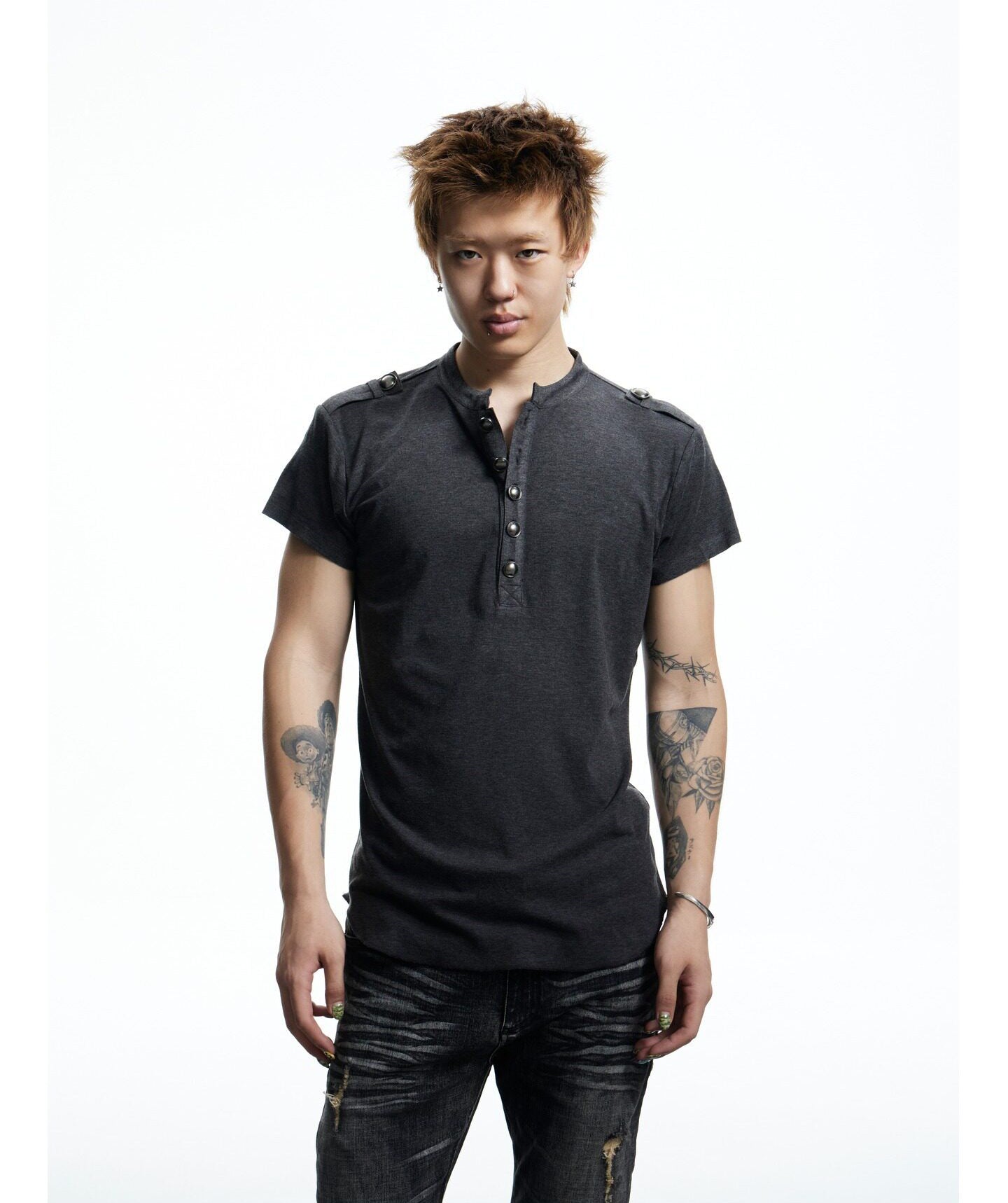 Retro-Style Henley Neck T-Shirt　