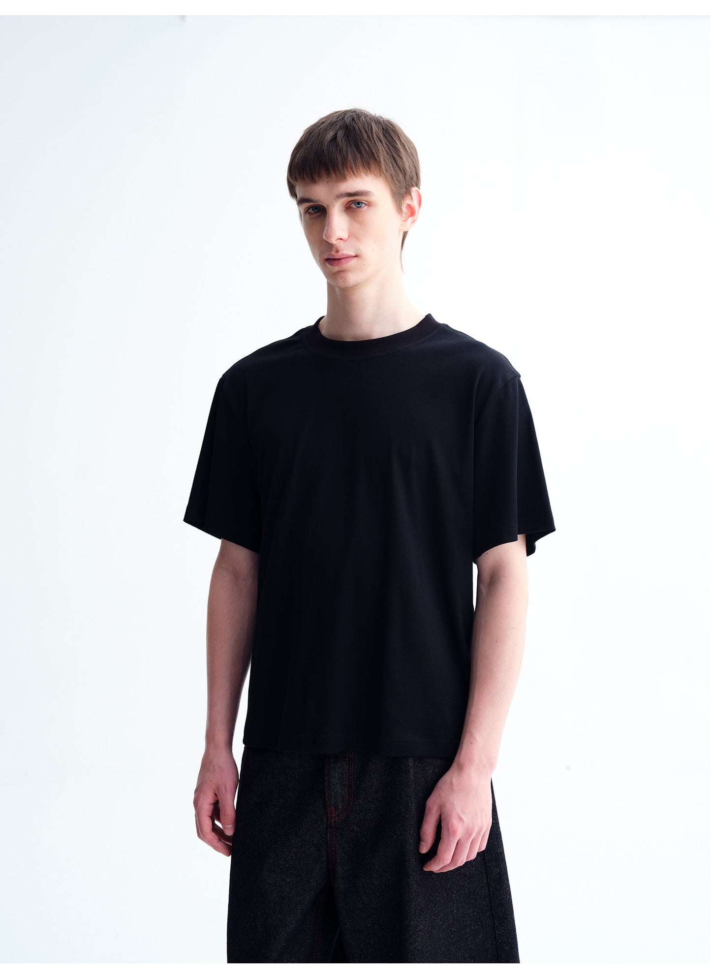 Round-Neck, Regular-Shoulder Basic T-Shirt