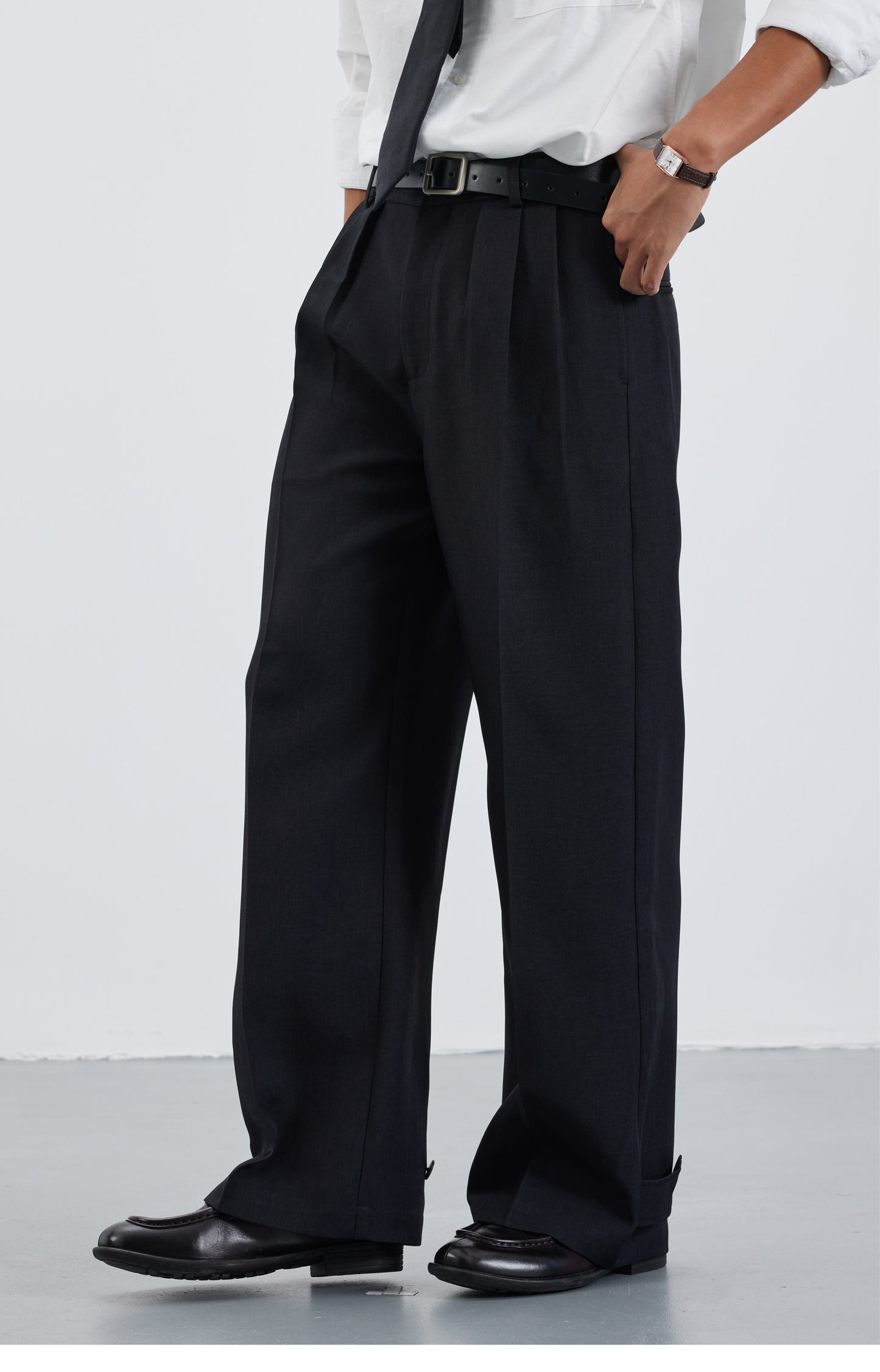 Adjustable 3-pleat casual pants