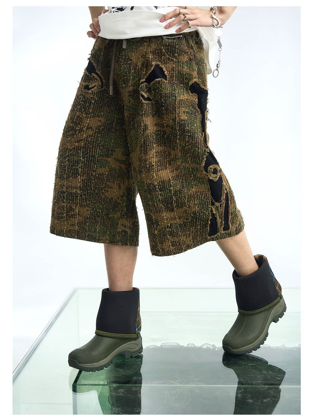 Patch Embroidery Camo Shorts