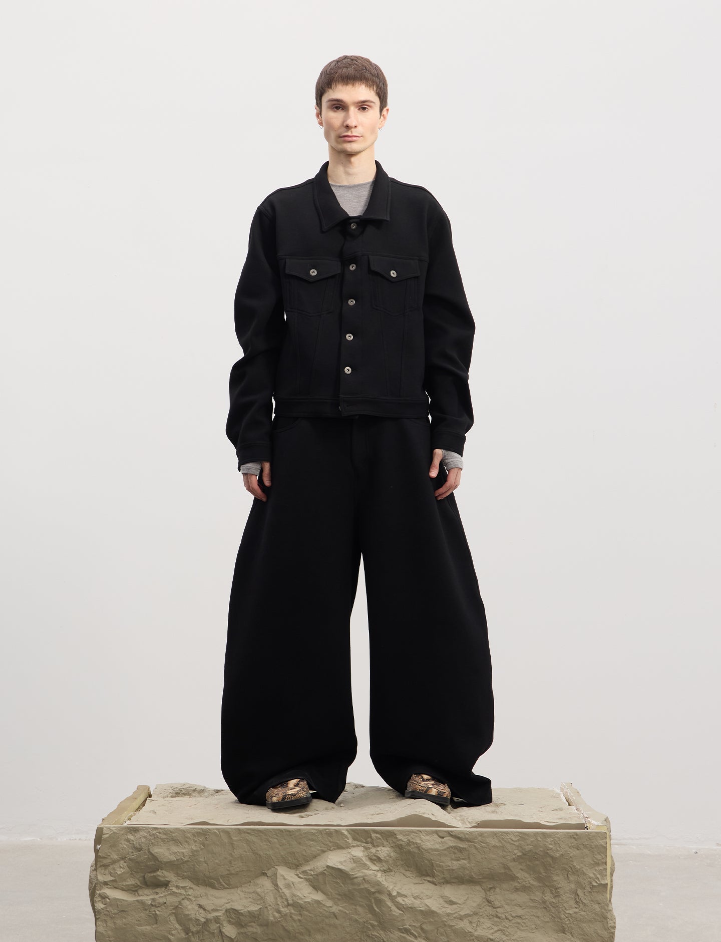 Short Wide Silhouette Jacket