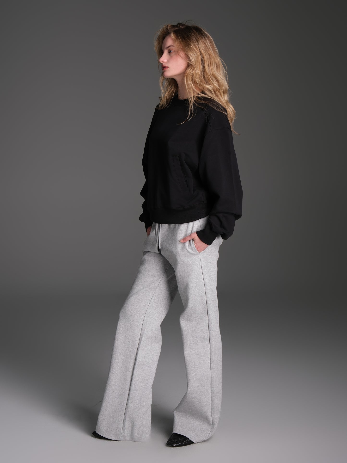Basic Pocket Round Neck Sweatshirt