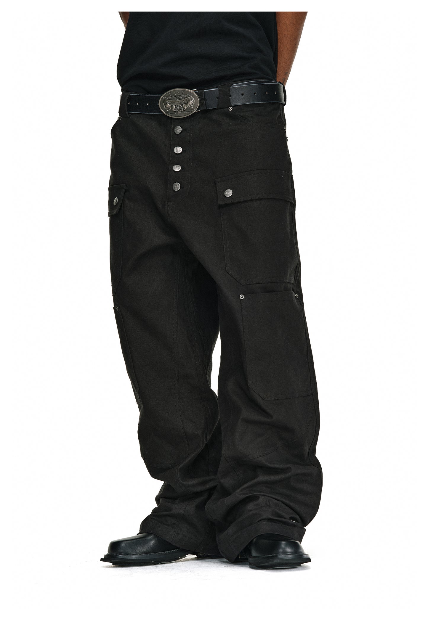 Casual pants with multiple pockets