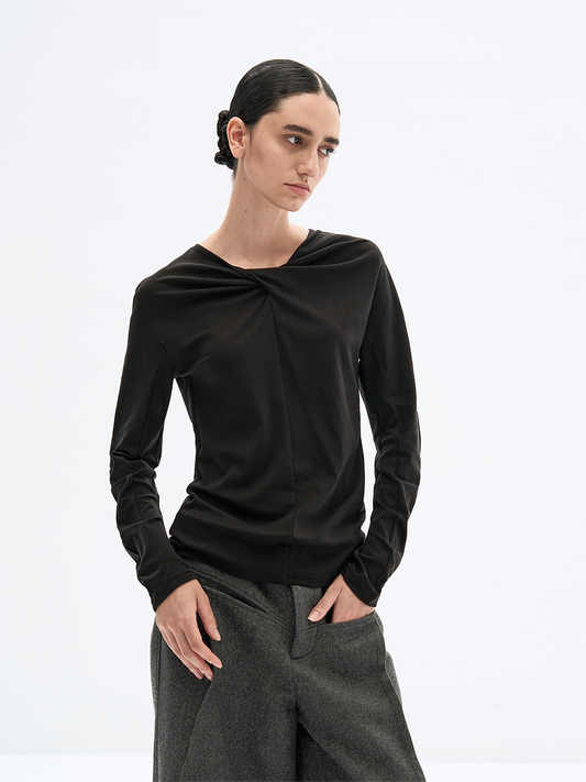 Wide-collar T-shirt