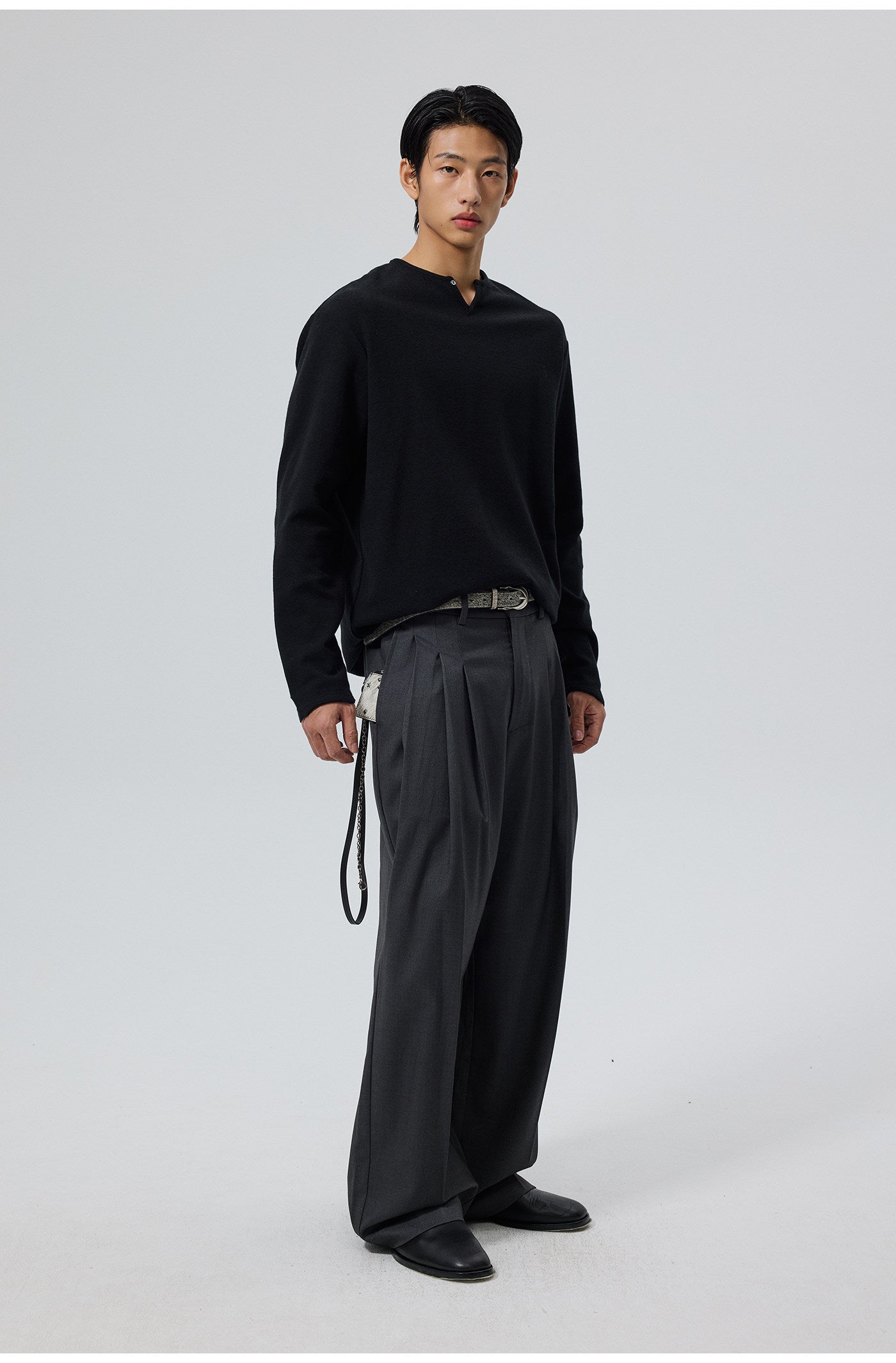 Single-button T-shirt