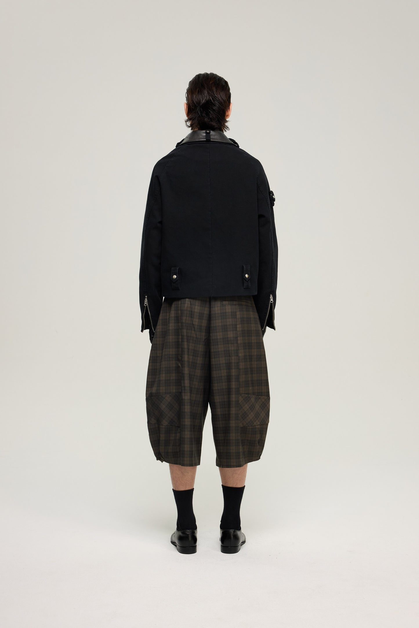 Jacket with a detachable leather collar