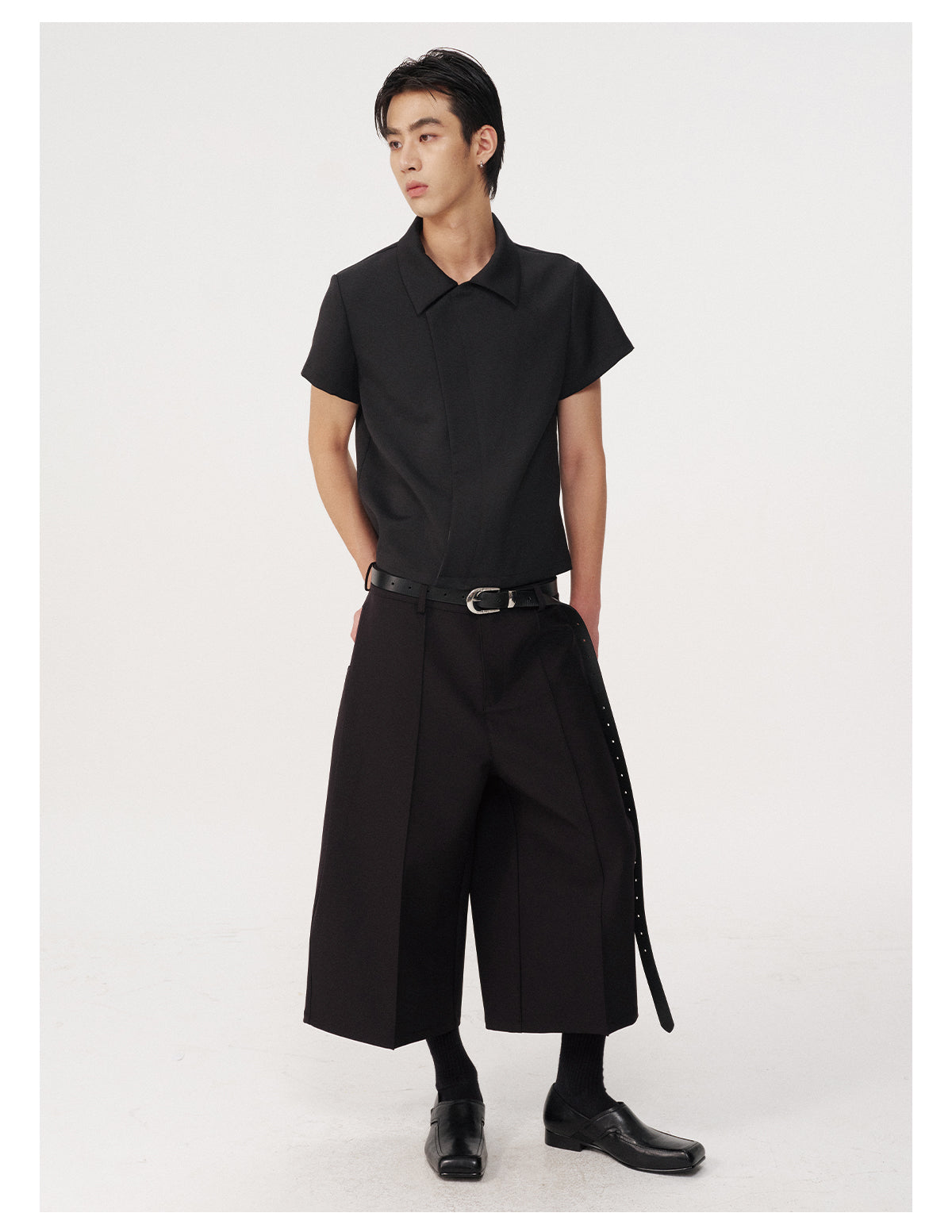 Shirt with inner buttons