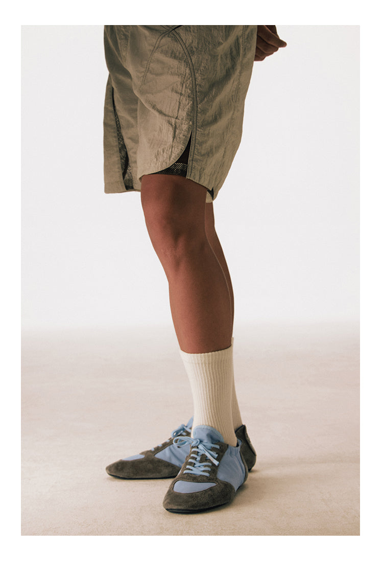 Lightweight low-top sneakers