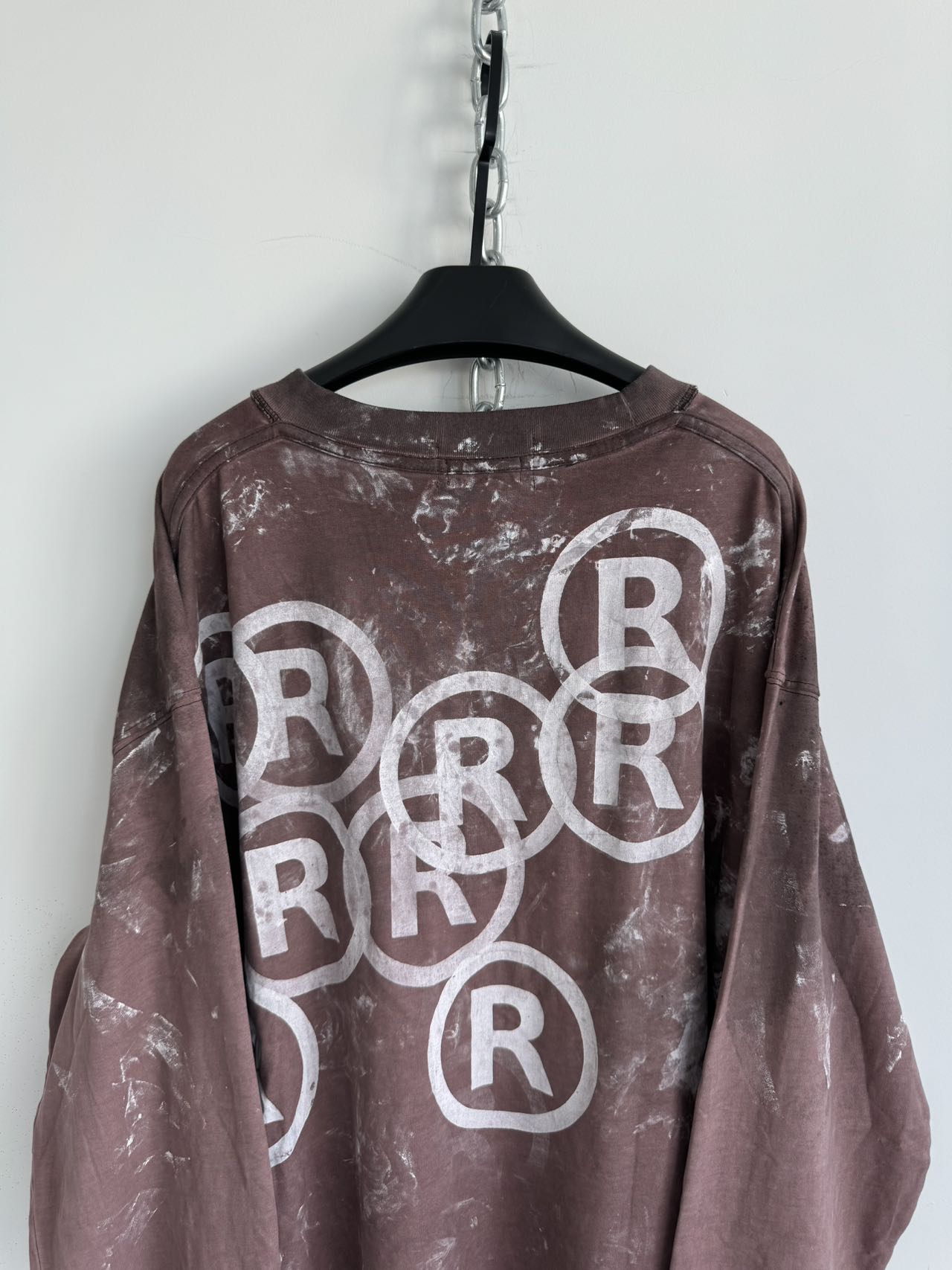 Washed and Damaged Round Neck Sweatshirt