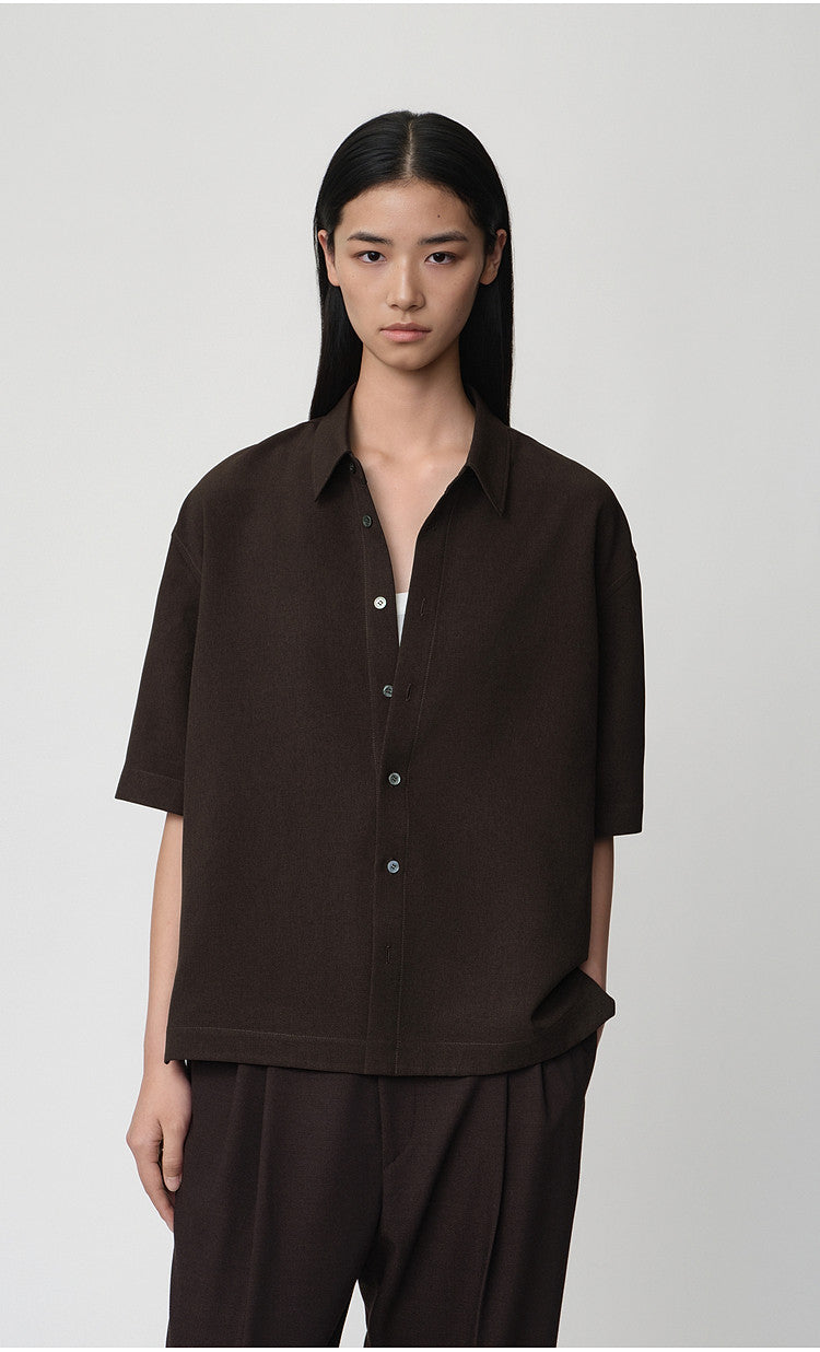 Standard Color Shirt with Pleats on the Side Seams