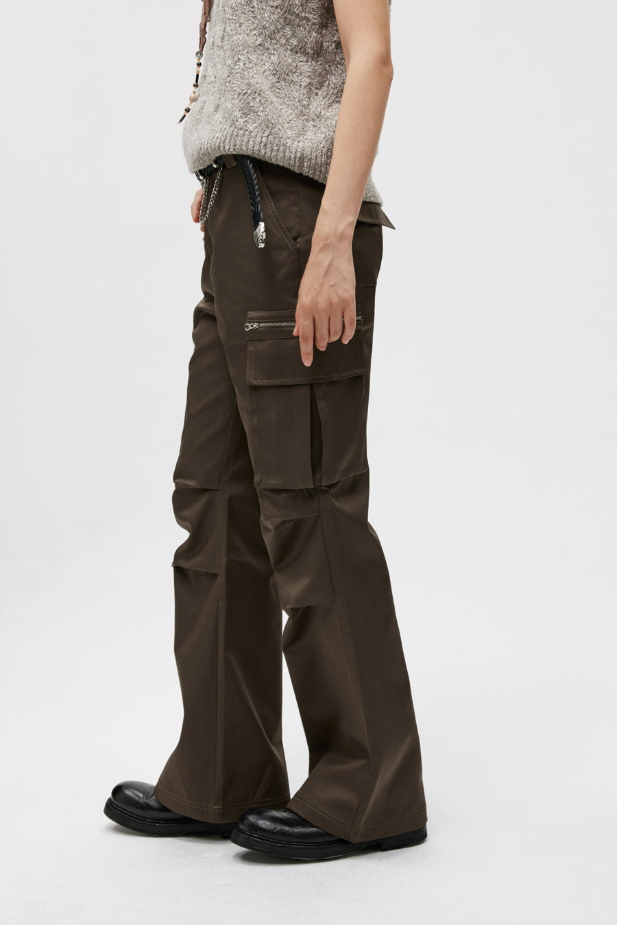 Three-dimensional patch pocket casual pants