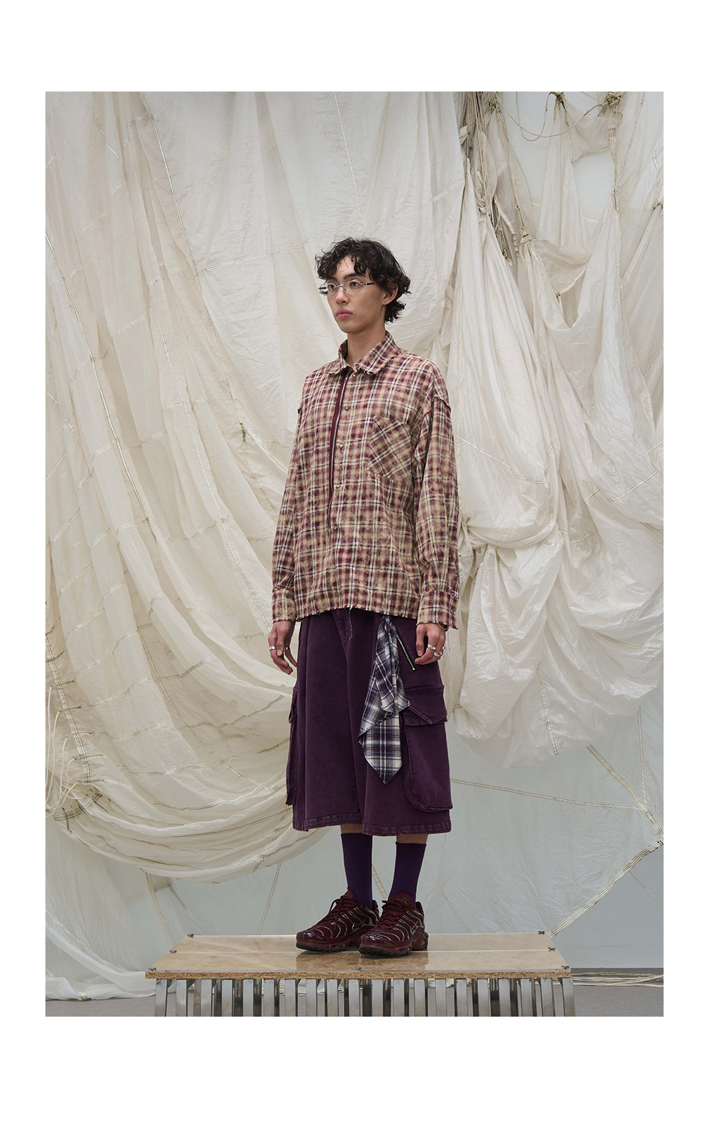 Cropped pants with detachable scarf