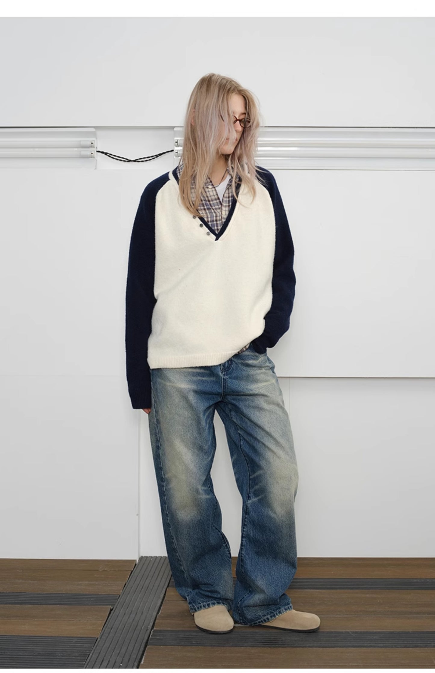 Contrast Raglan Sleeve V-Neck Sweater