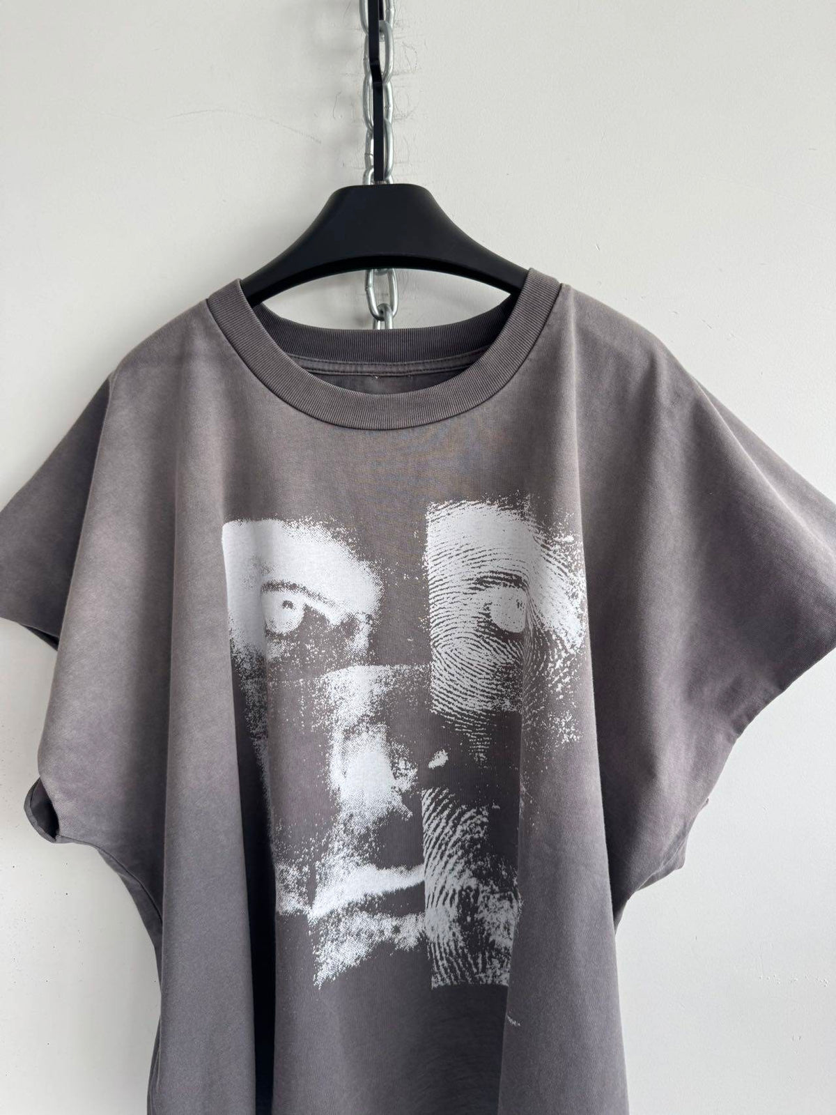 Roll-Edge Sleeveless Shirt