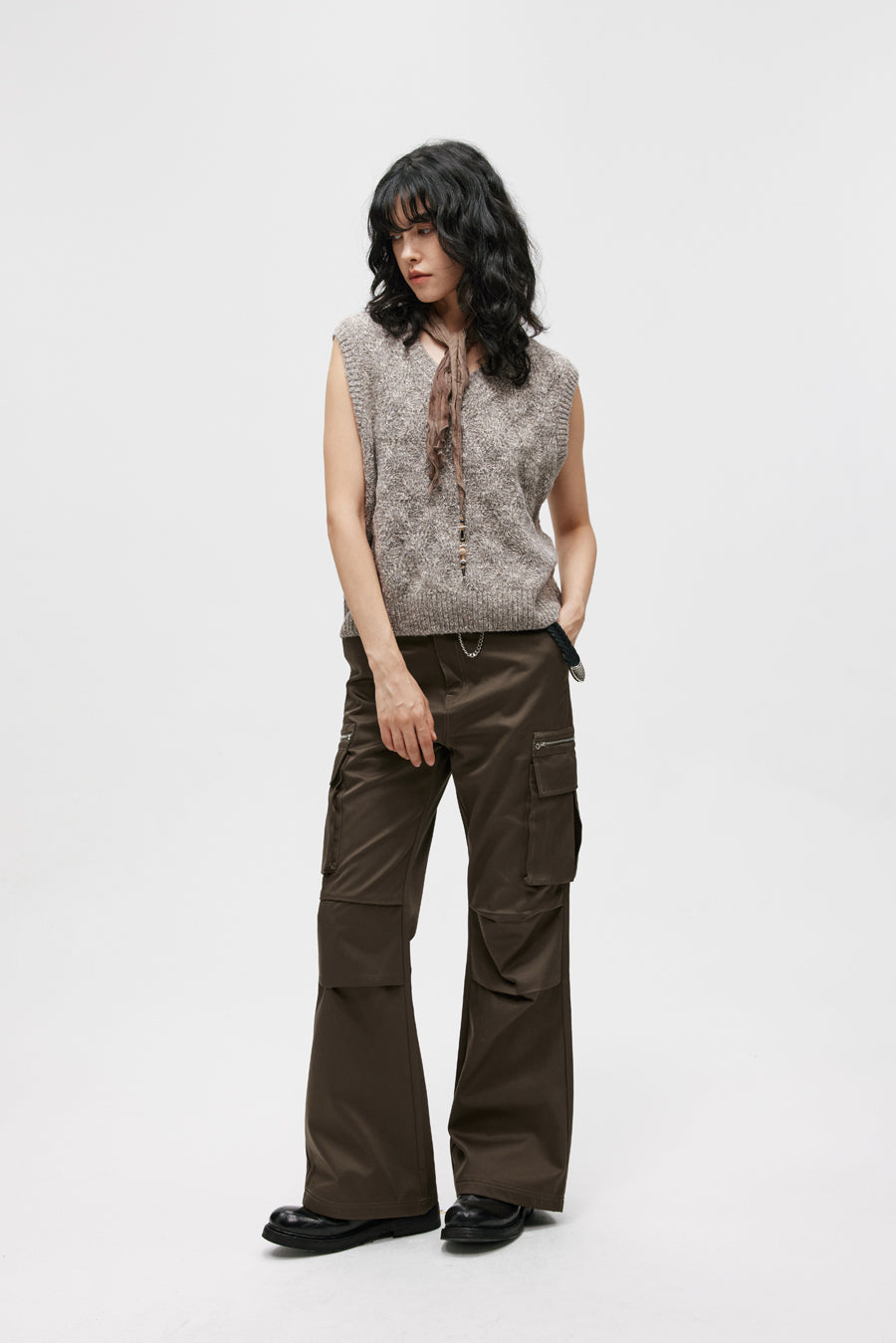 Three-dimensional patch pocket casual pants