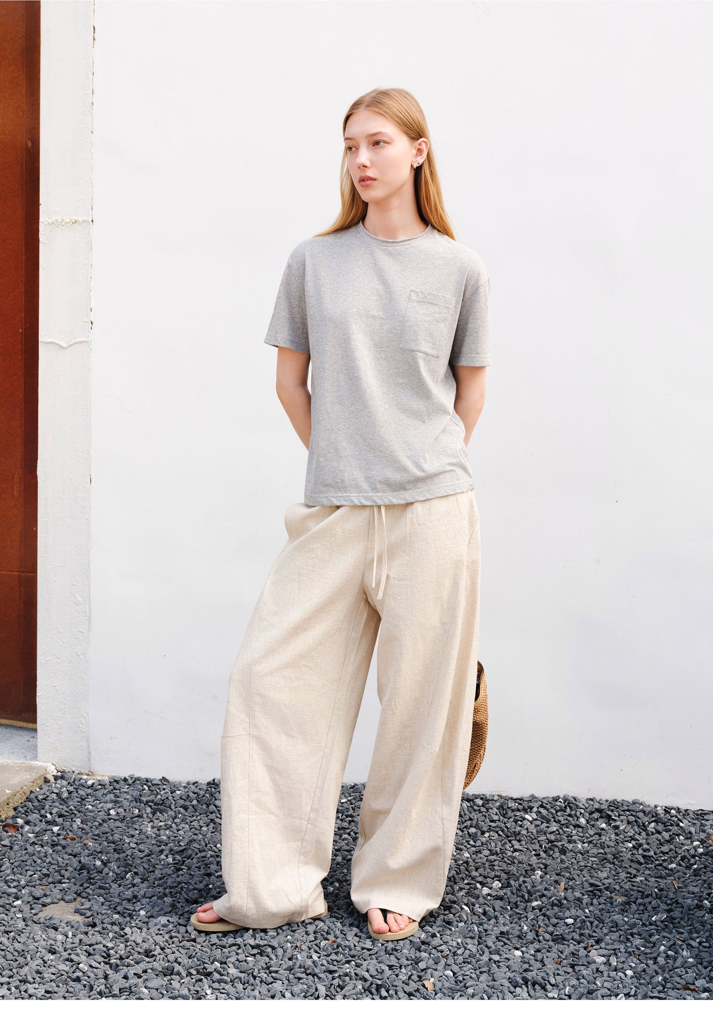 Loose-Fit T-Shirt with Frayed Collar and Pockets