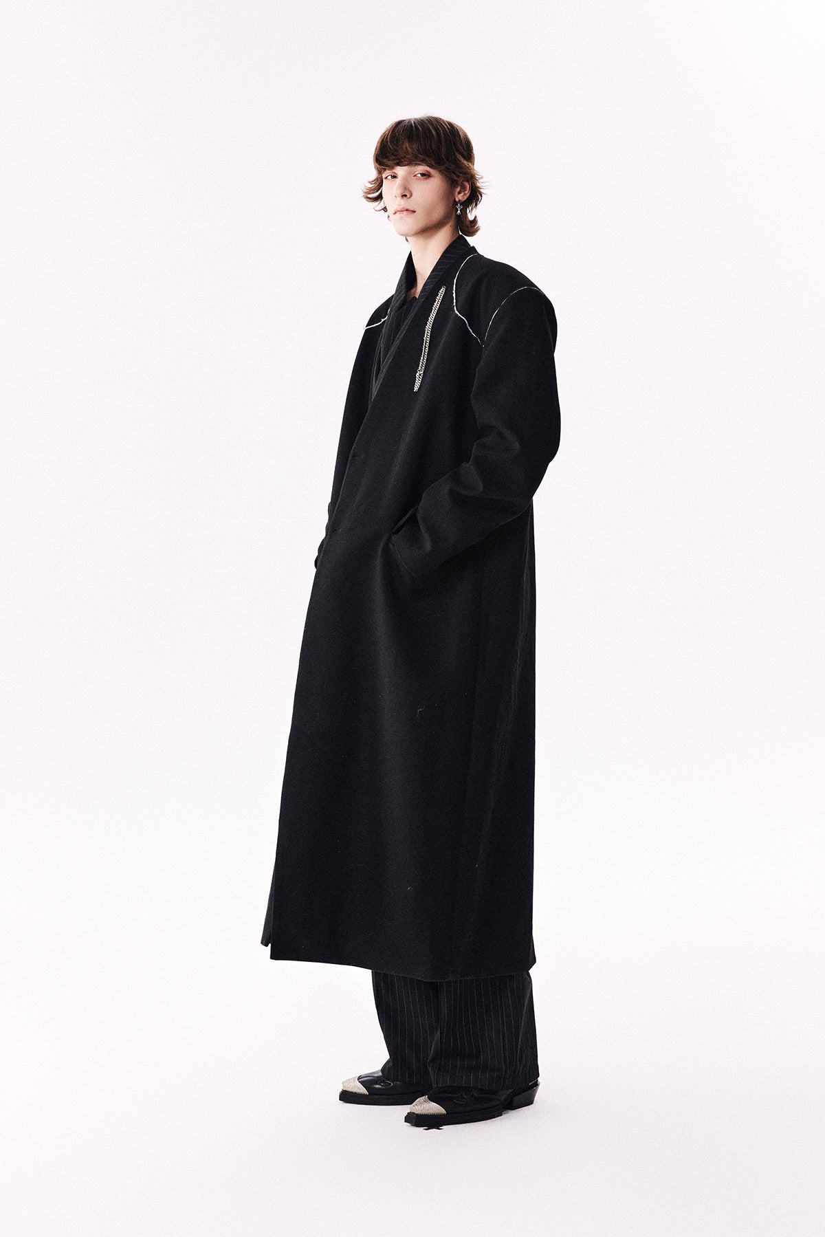 Shoulder pad long coat