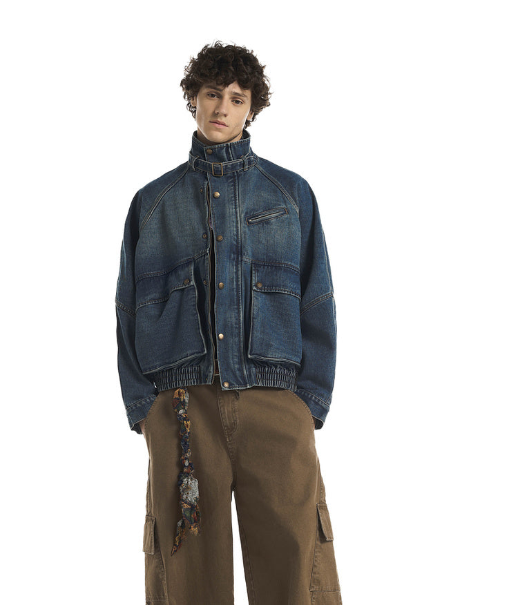 Short silhouette denim jacket