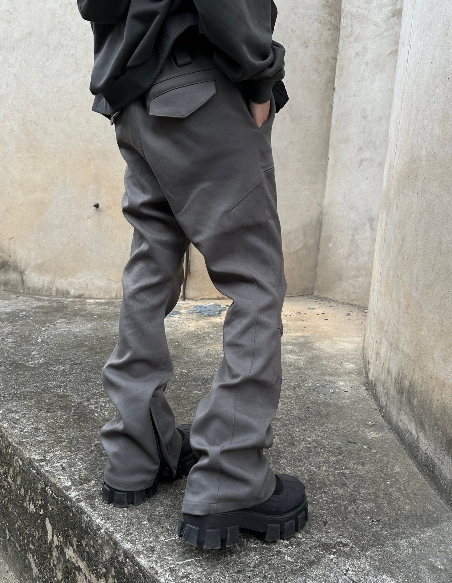 Heavyweight pleated casual pants