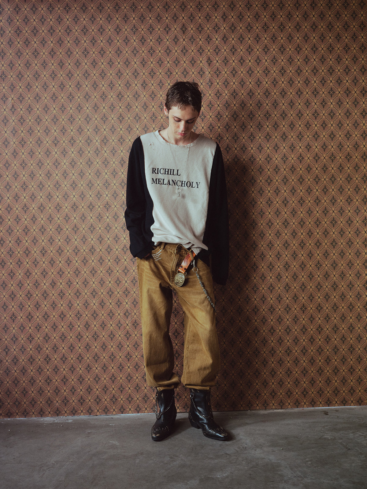 Double-button jeans with embroidery