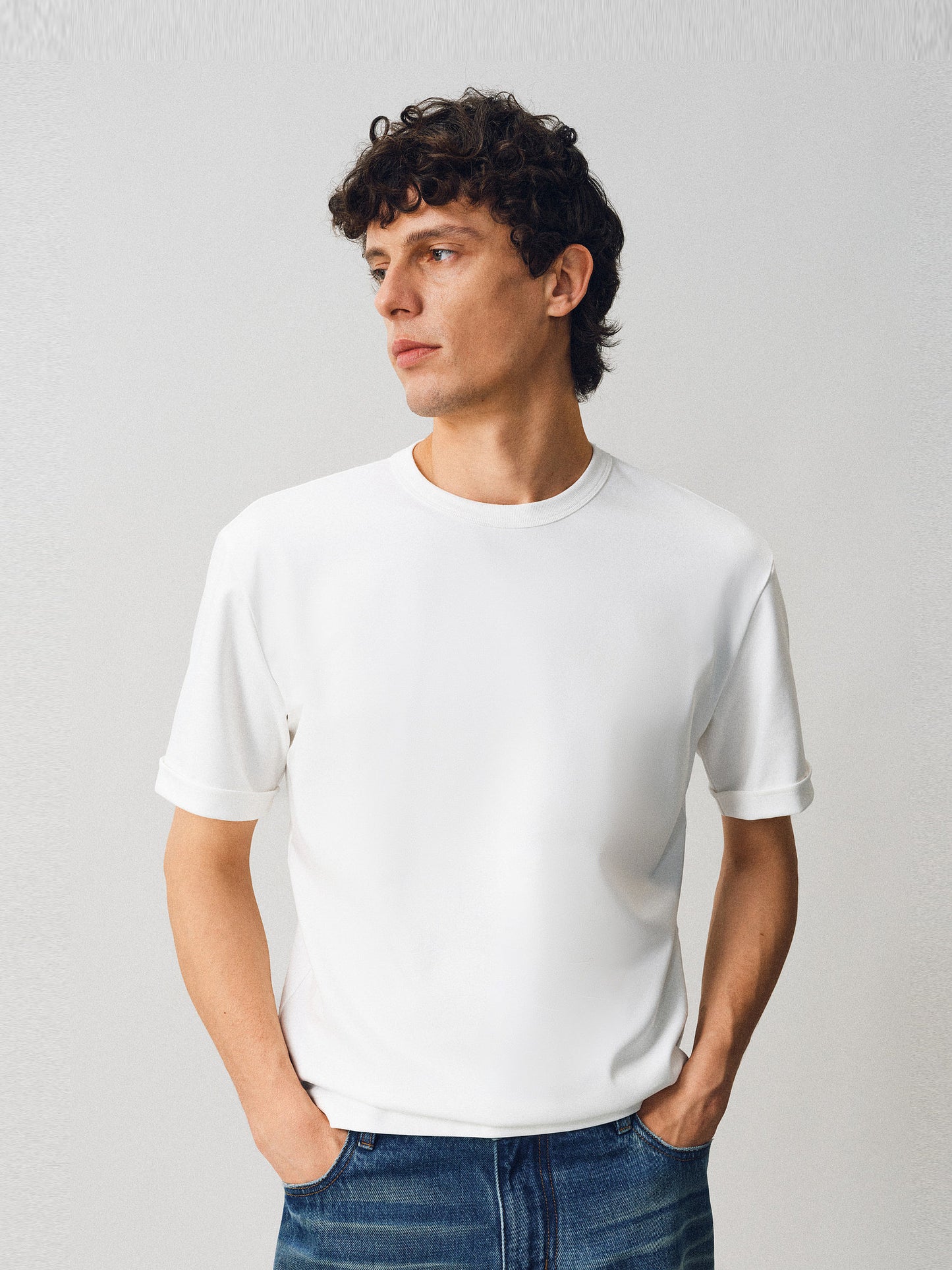 T-shirt with cuffed sleeves