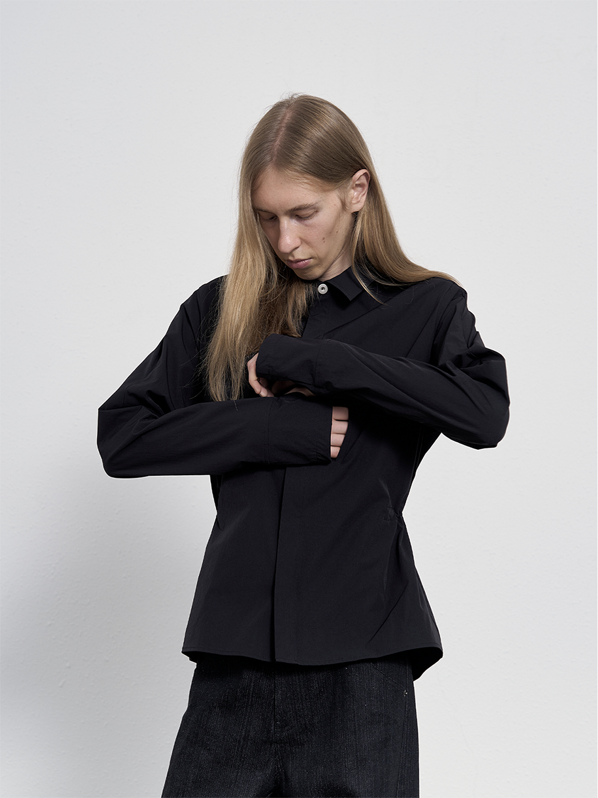 Water-repellent shirt with removable hood