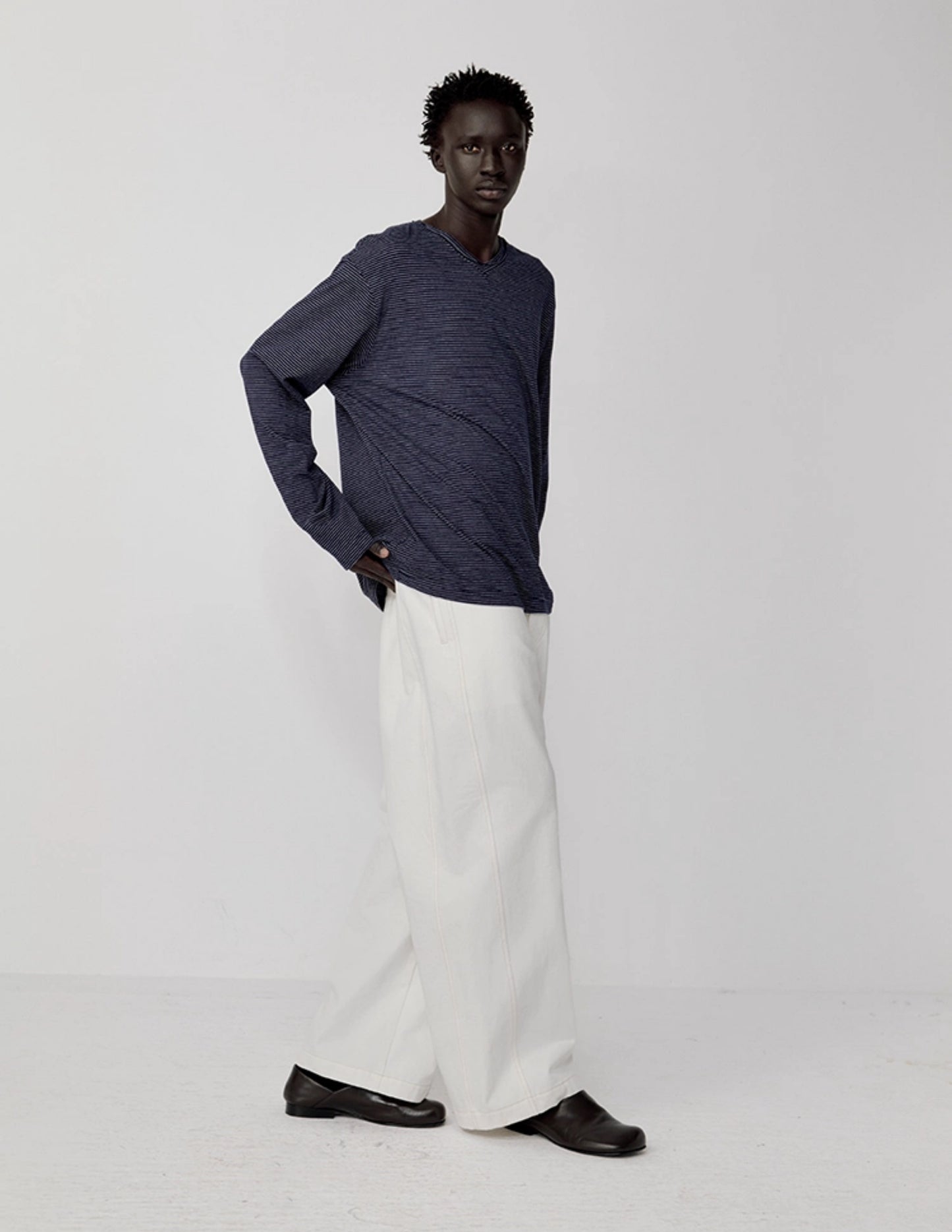 Retro Carl V-넥 T-셔츠