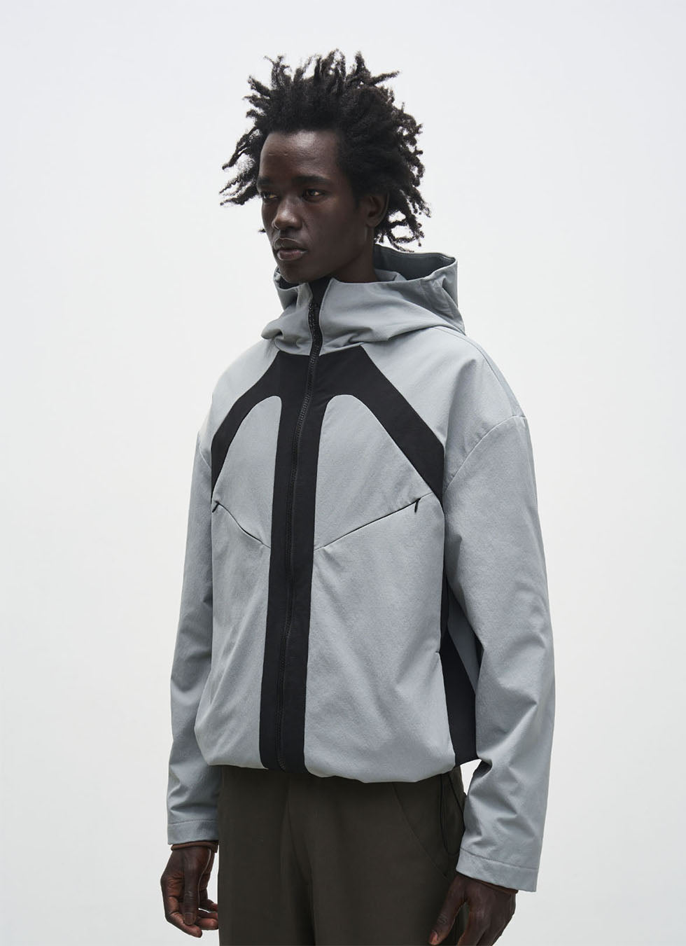 Soft shell hooded jacket with two-color stitching
