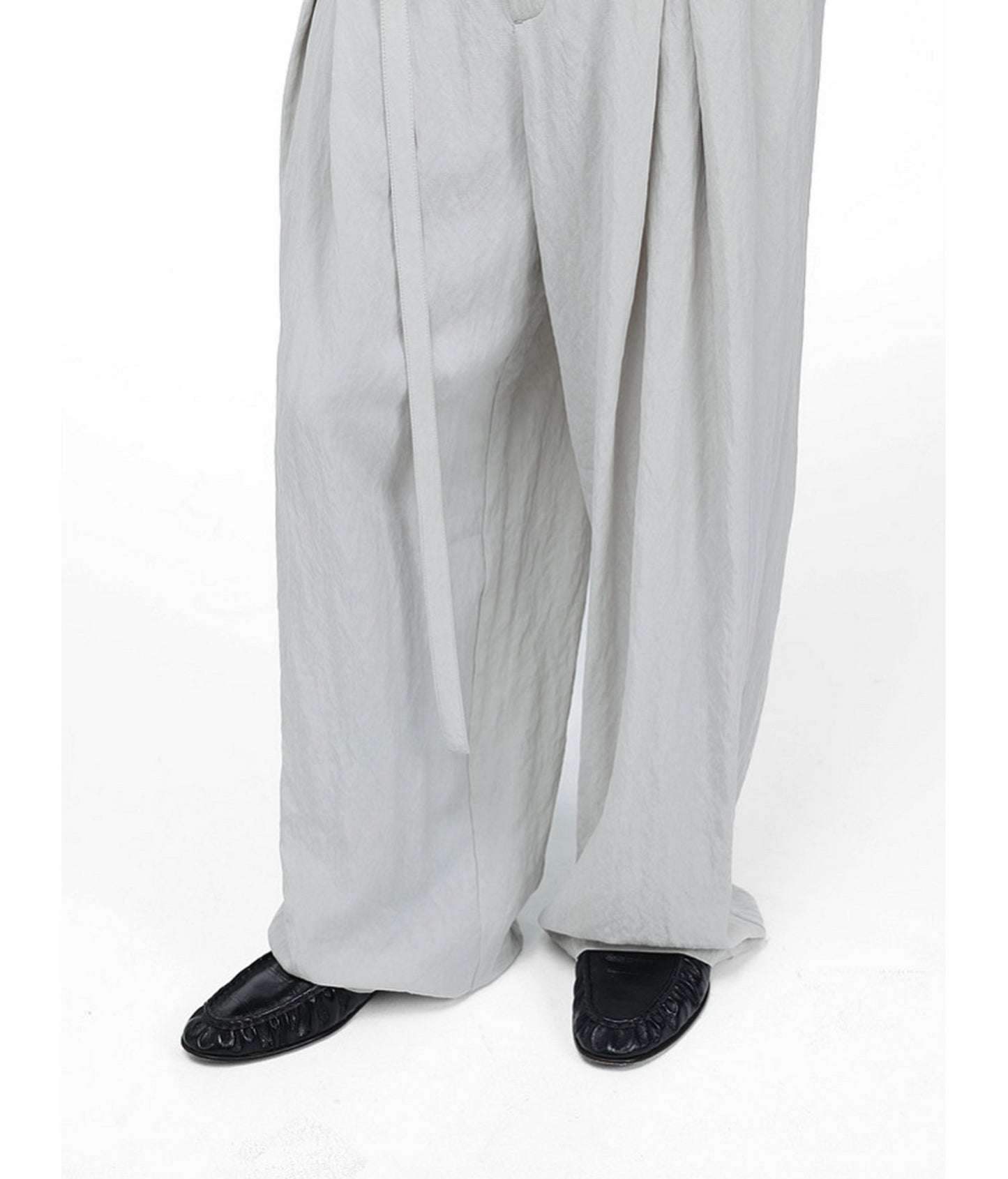 Pleated Casual Pants with a Belt