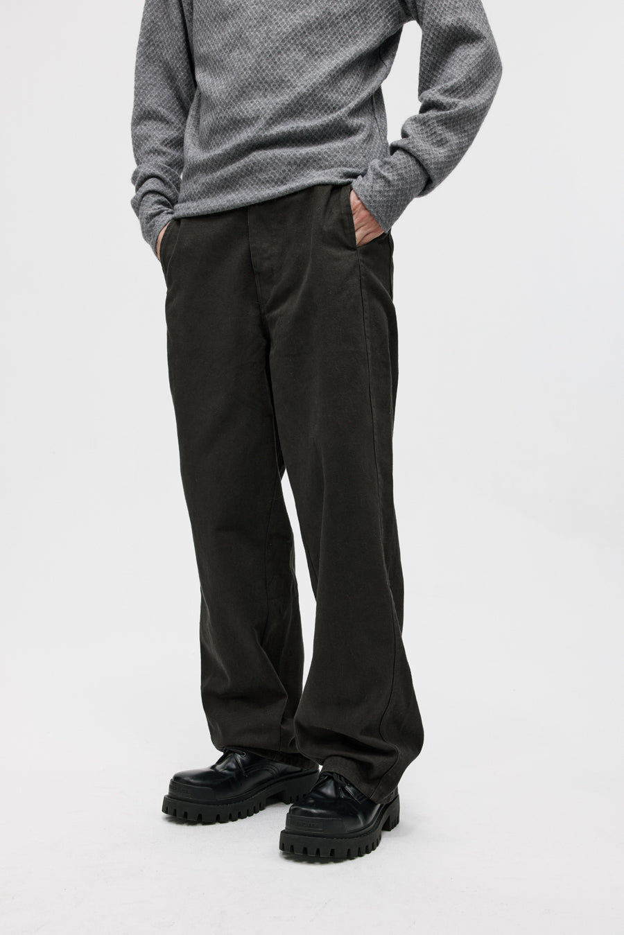 Twill scimitar-cut casual pants