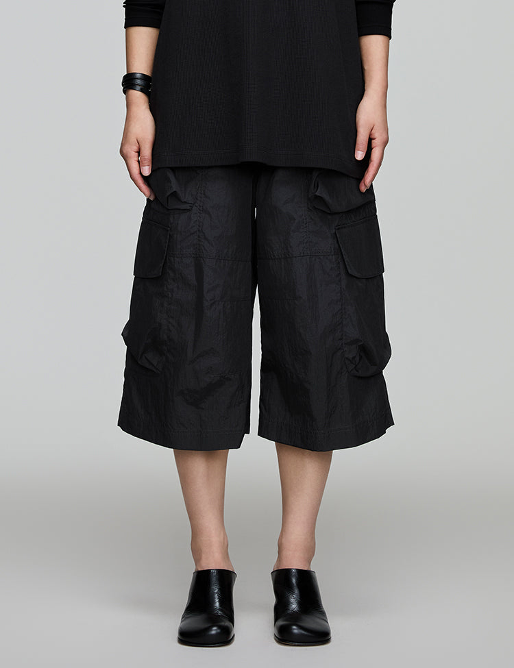 Cropped pants with adjustable waist