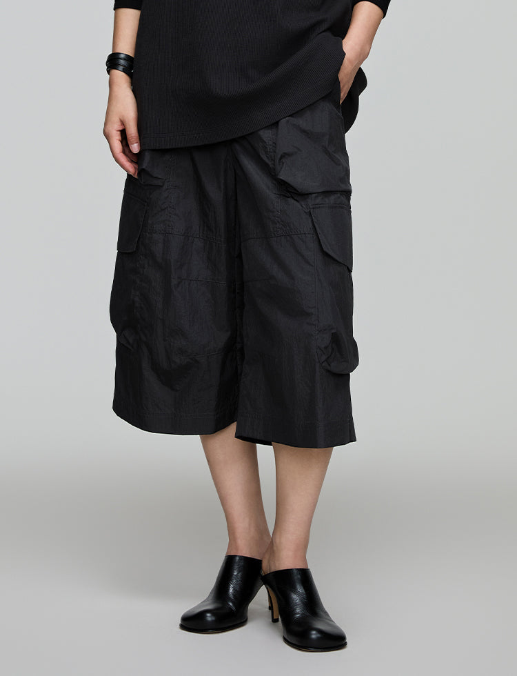 Cropped pants with adjustable waist