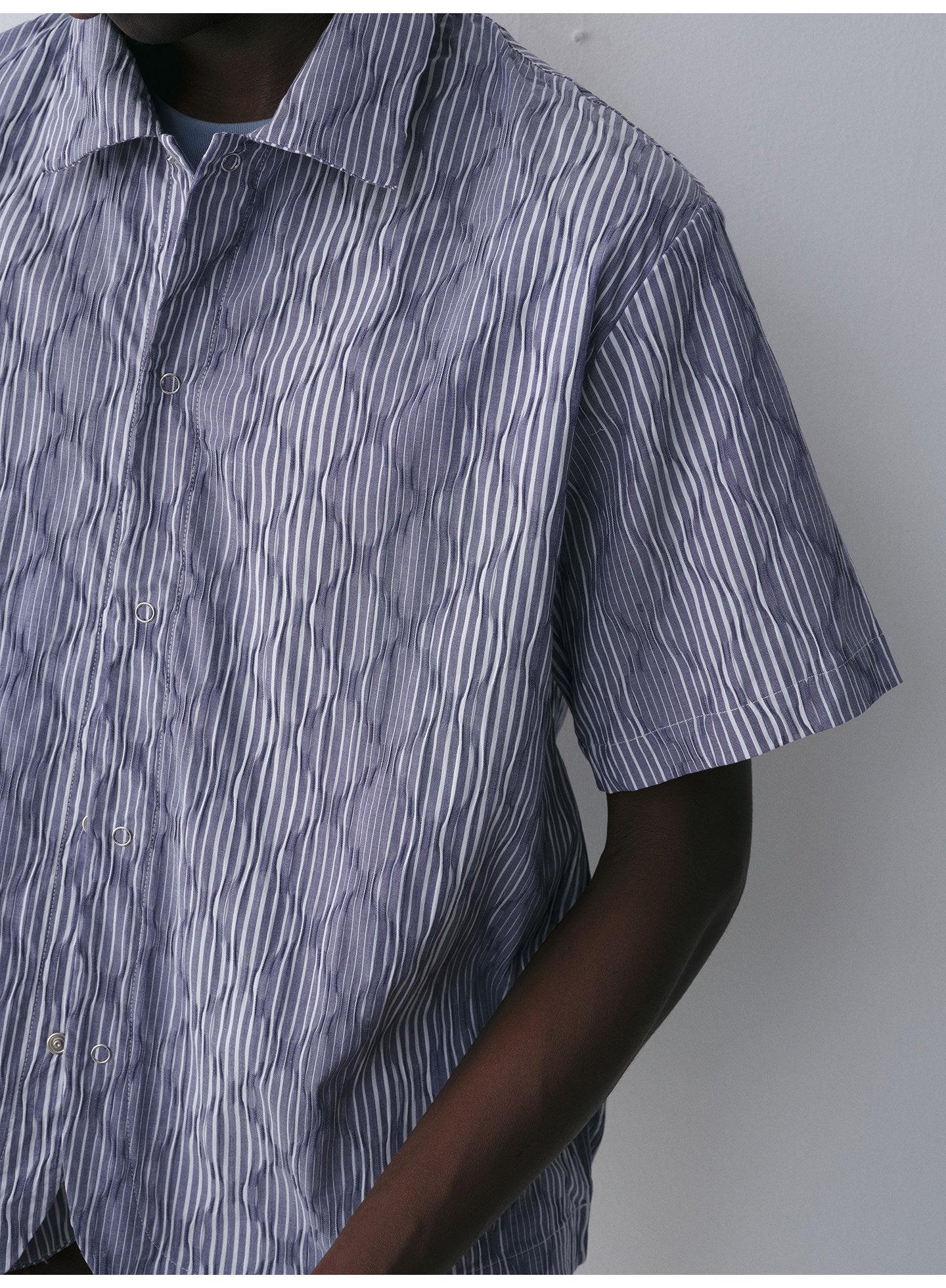 Pleated short-lapel shirt