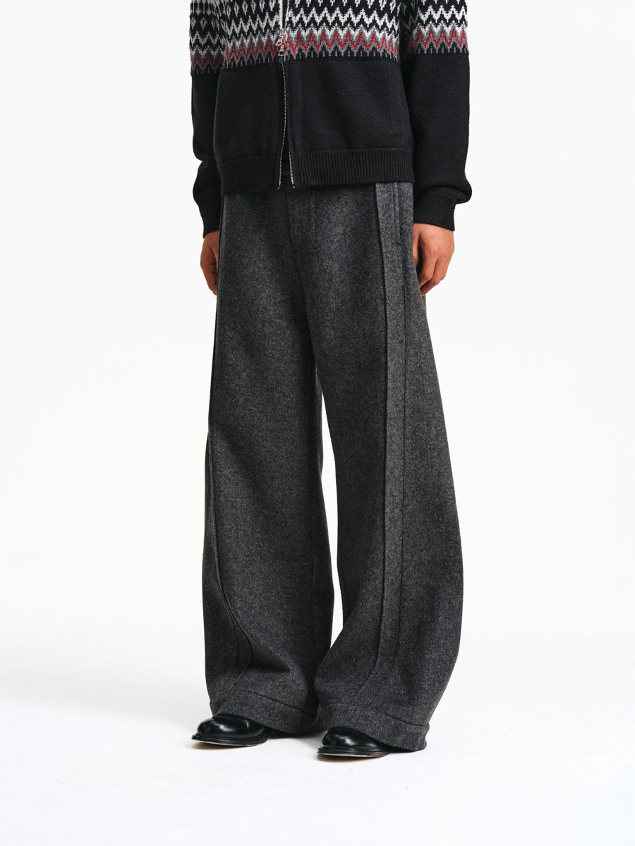 Three-dimensional cut casual pants