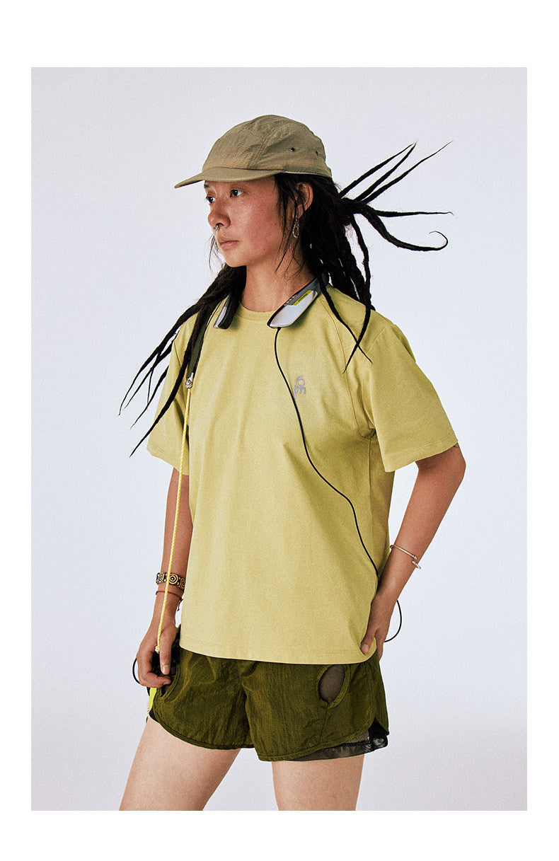 Moisture-wicking, quick-drying T-shirt