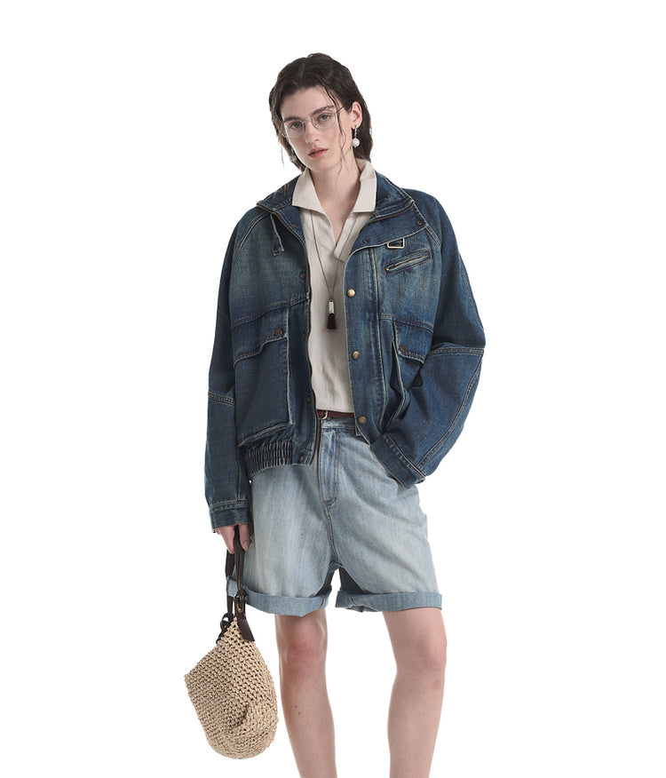 Short silhouette denim jacket