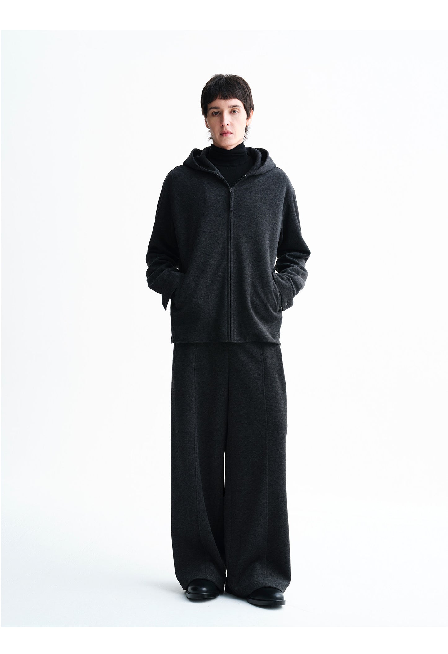 Side-seam pockets  Wide-leg pants