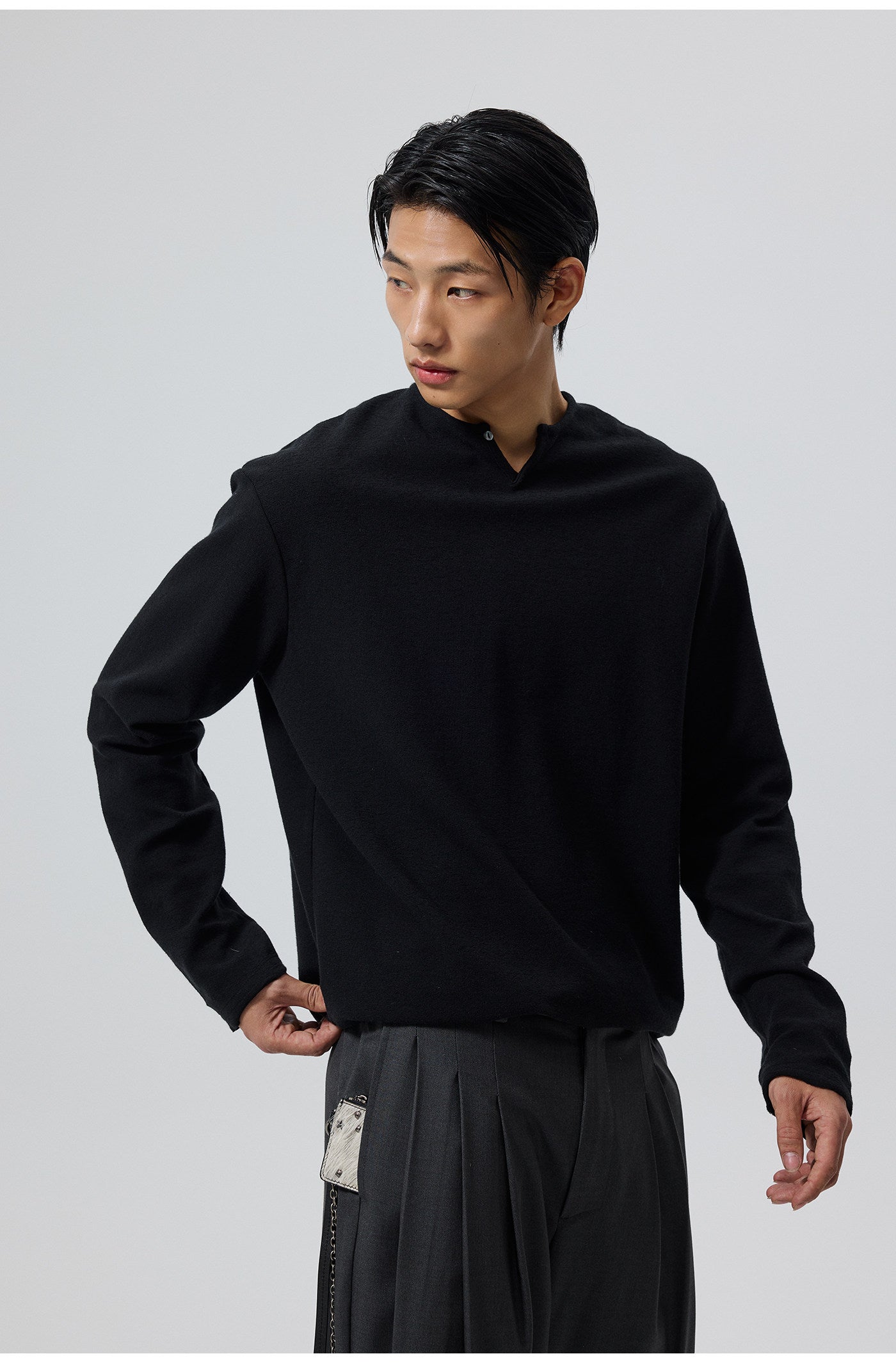 Single-button T-shirt