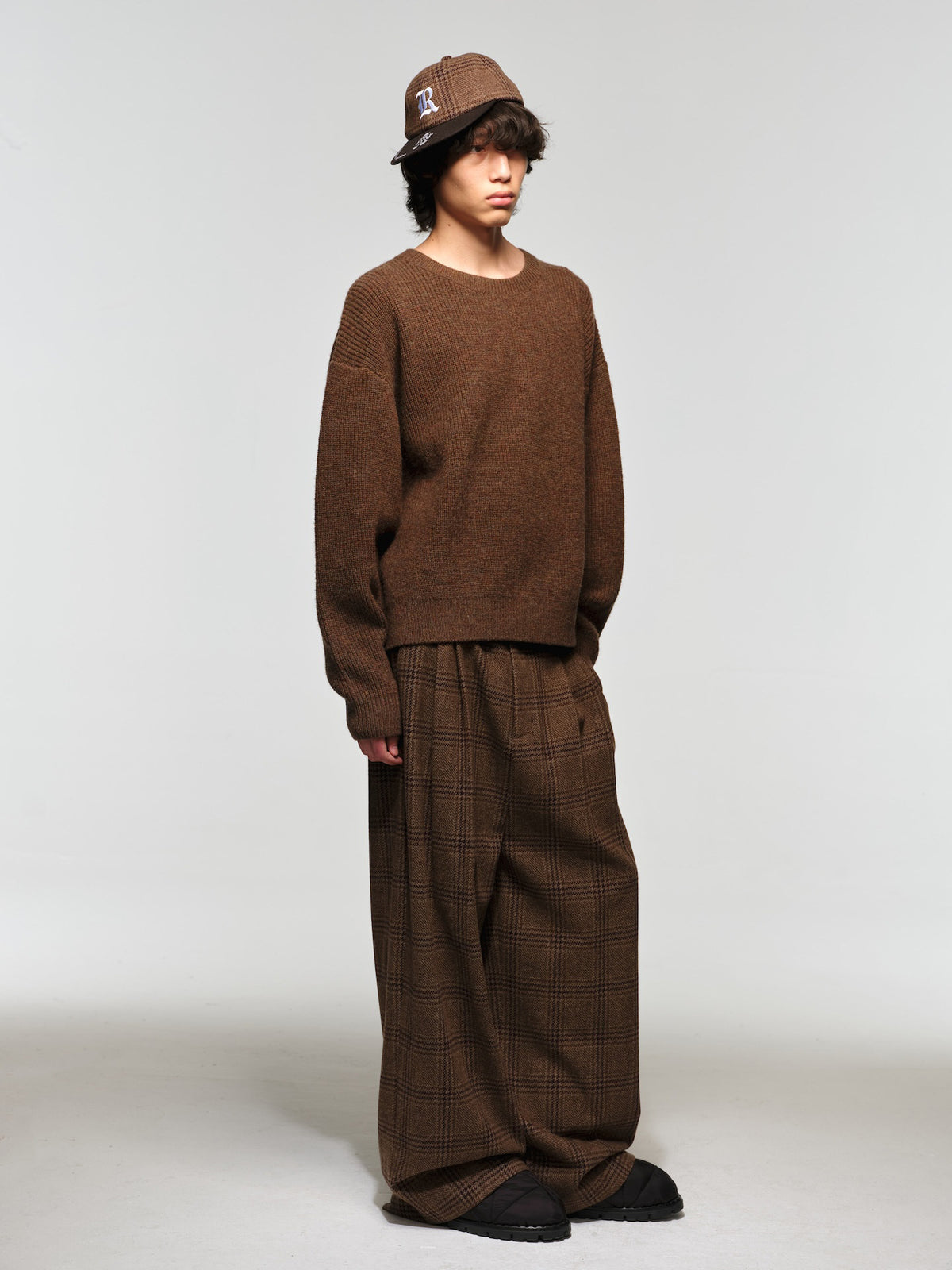 100% Shetland Wool Embroidered Round-Neck Sweater